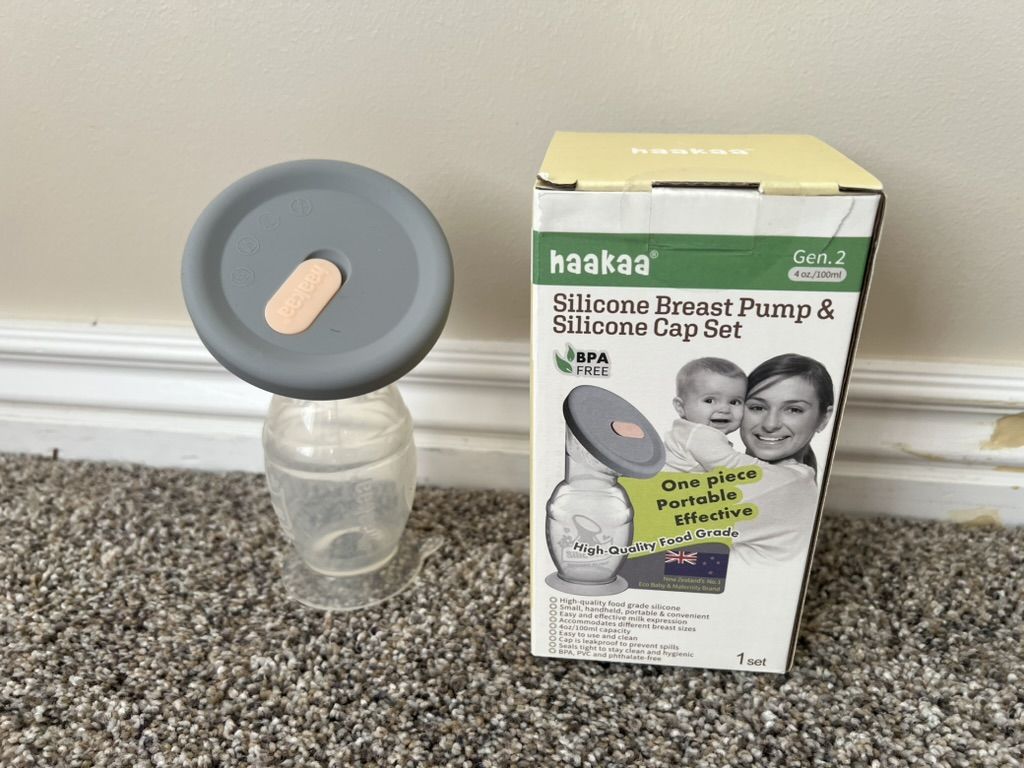 Haakaa Silicone Breast Pump w/ Base & Lid – Brand New