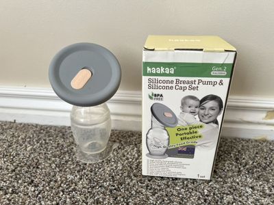 Haakaa Silicone Breast Pump w/ Base & Lid – Brand New