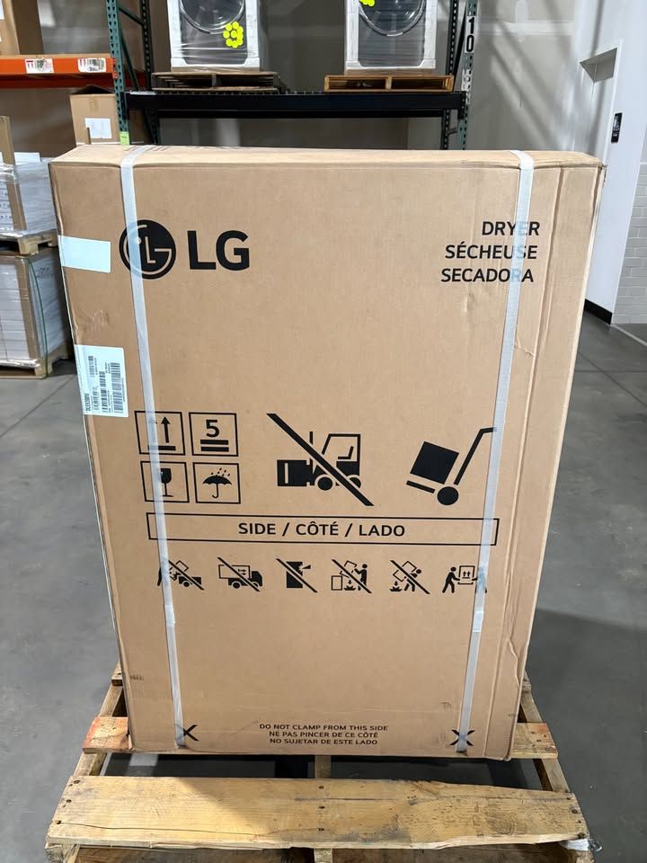 LG DLE8200W 27 Inch Rear Control Electric Dryer with 7.3 cu ft Large Capacity, in White, Brand New!