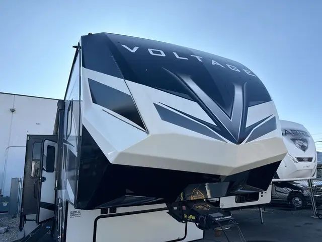 2021 Dutchman Voltage 3571