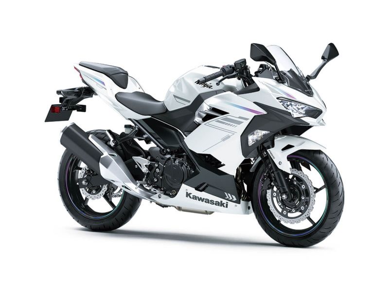 2023 Kawasaki Ninja 400 ABS CA Metallic Carbon Gra