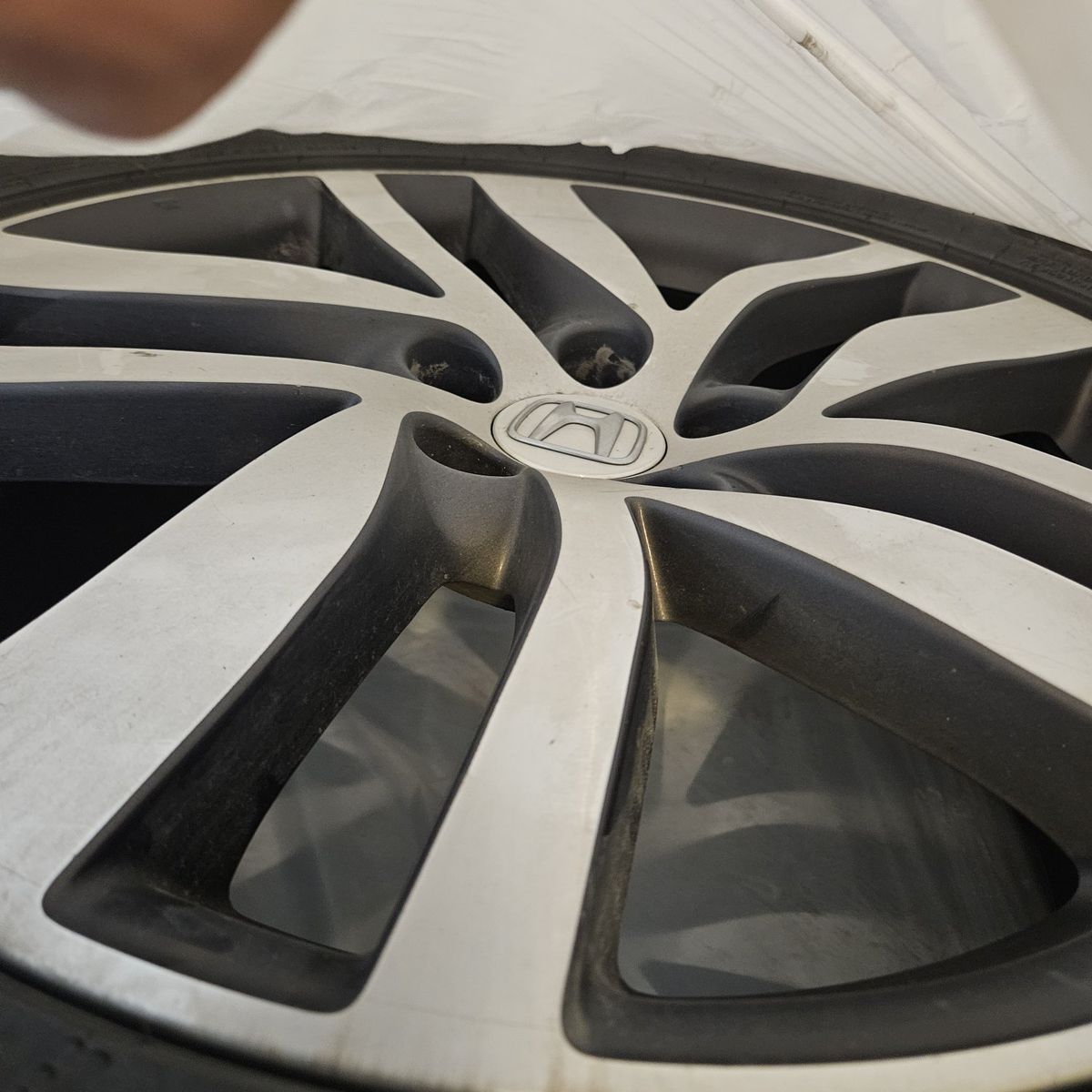 Honda Pilot Elite Wheels and Tires 20" Rims