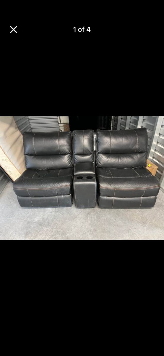 RECLINER LOVE SEAT W/ Charging Plug In