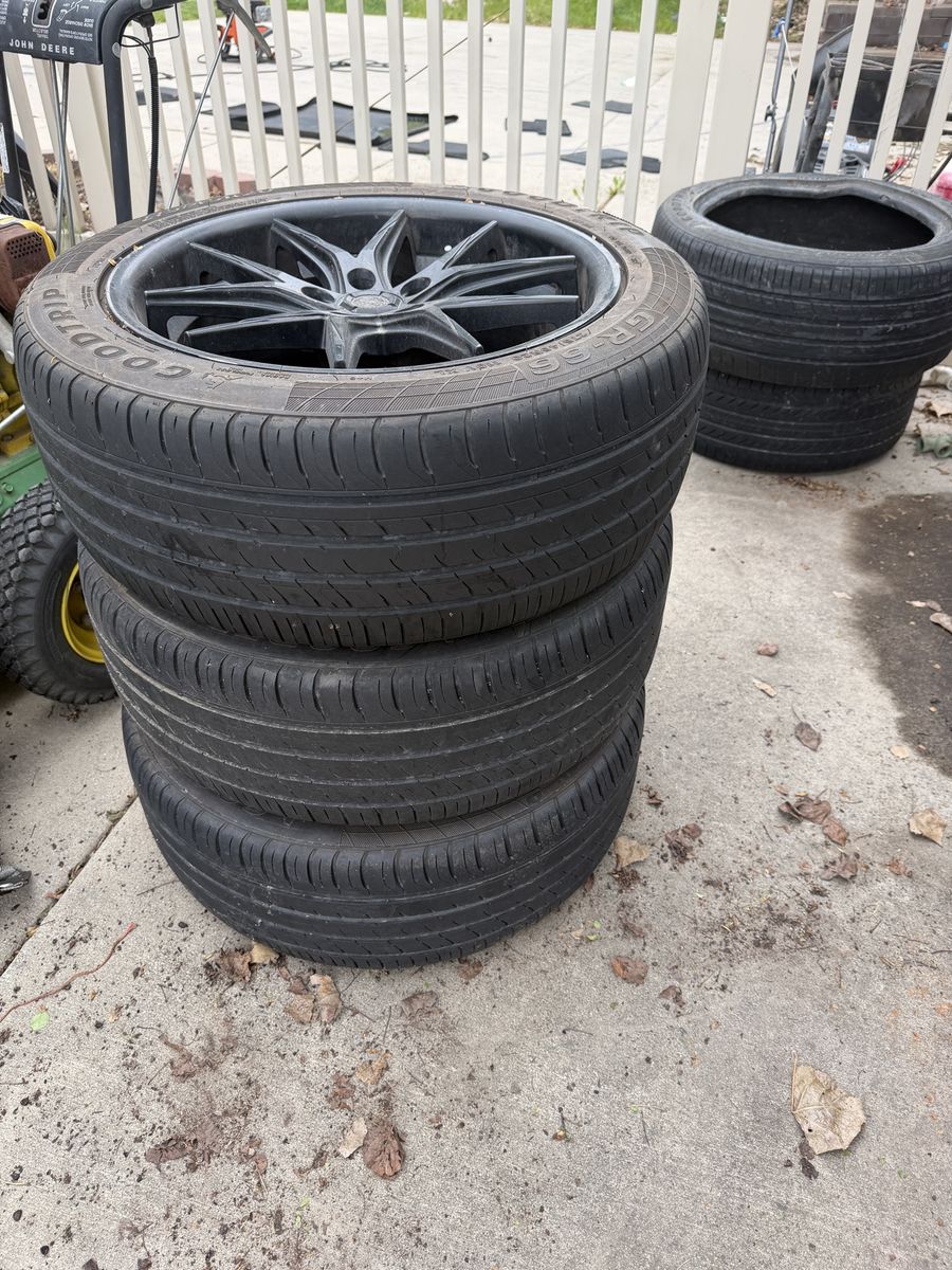 3 lexani f/1 wheels with 275 45 20 tires