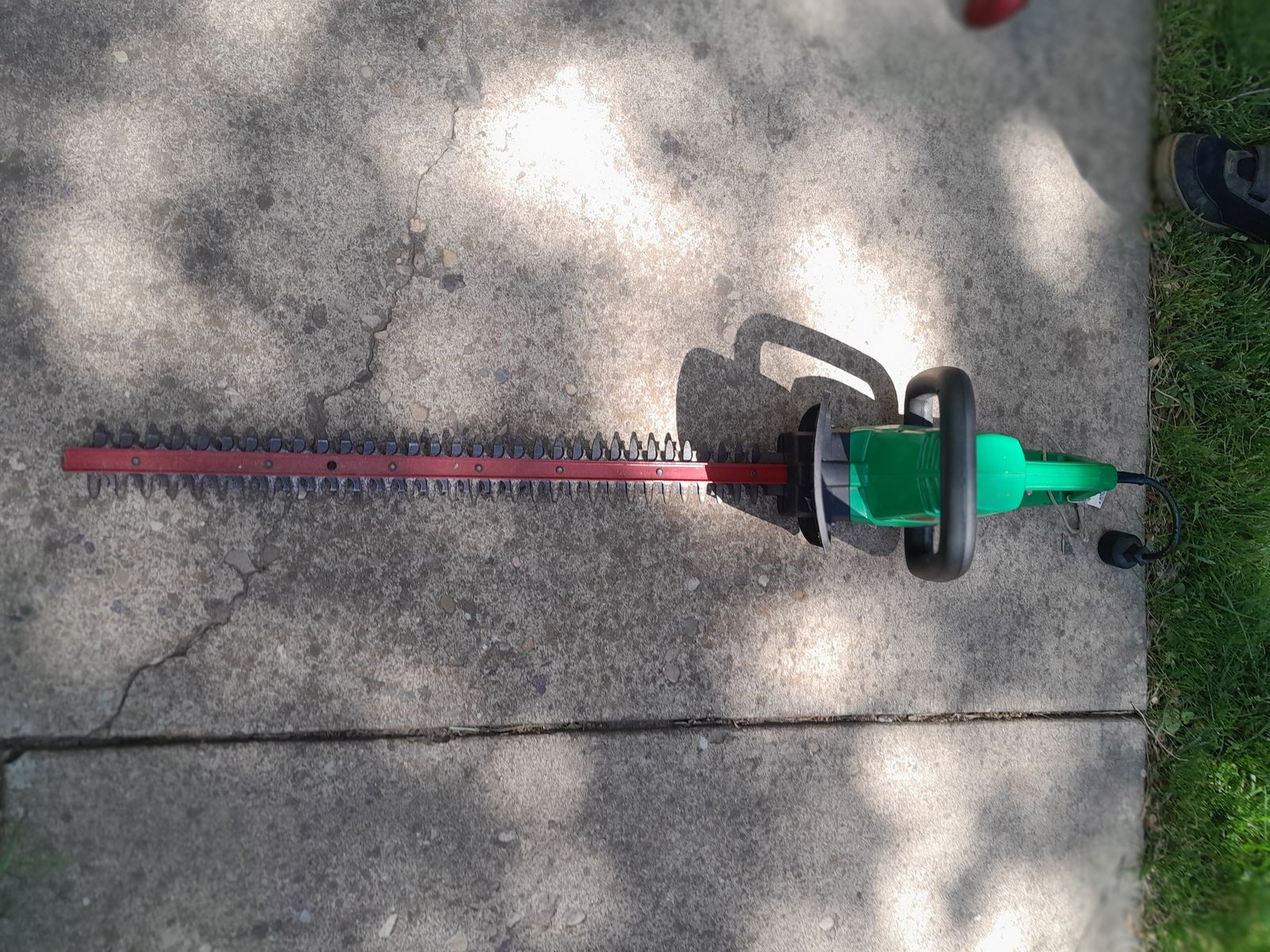 SS24"  Weedeater brand hedger