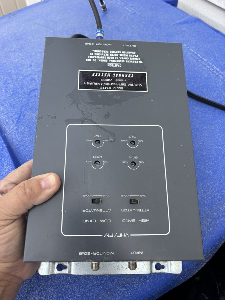 VHF/FM Distribution Amplifier Solid State