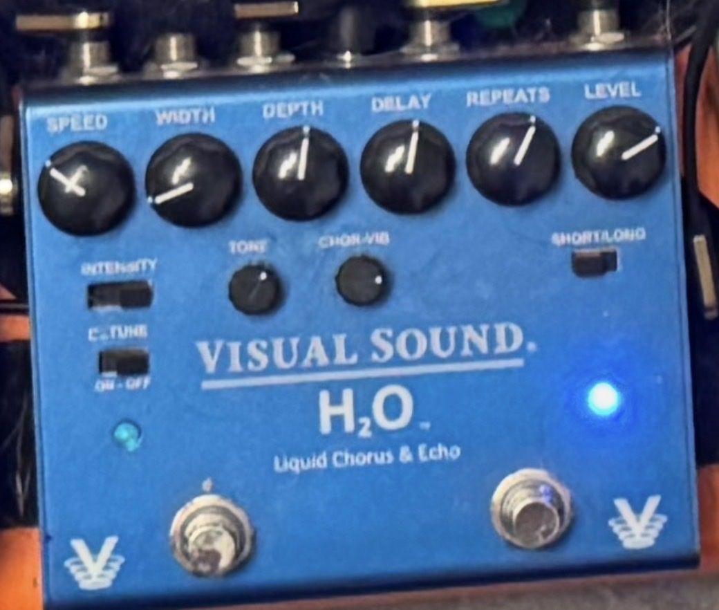 Visual Sound H2O Chorus Delay Pedal