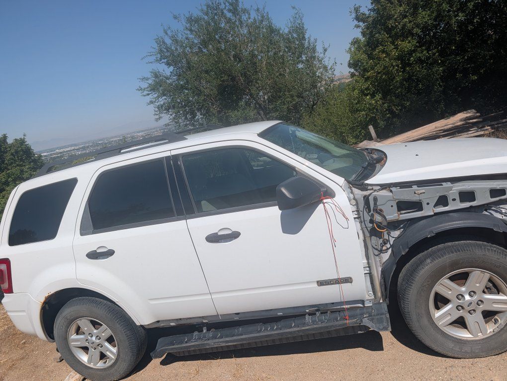 Part out 2008Ford Escape Hybrid Non-Running SUV / Parts Vehicle
