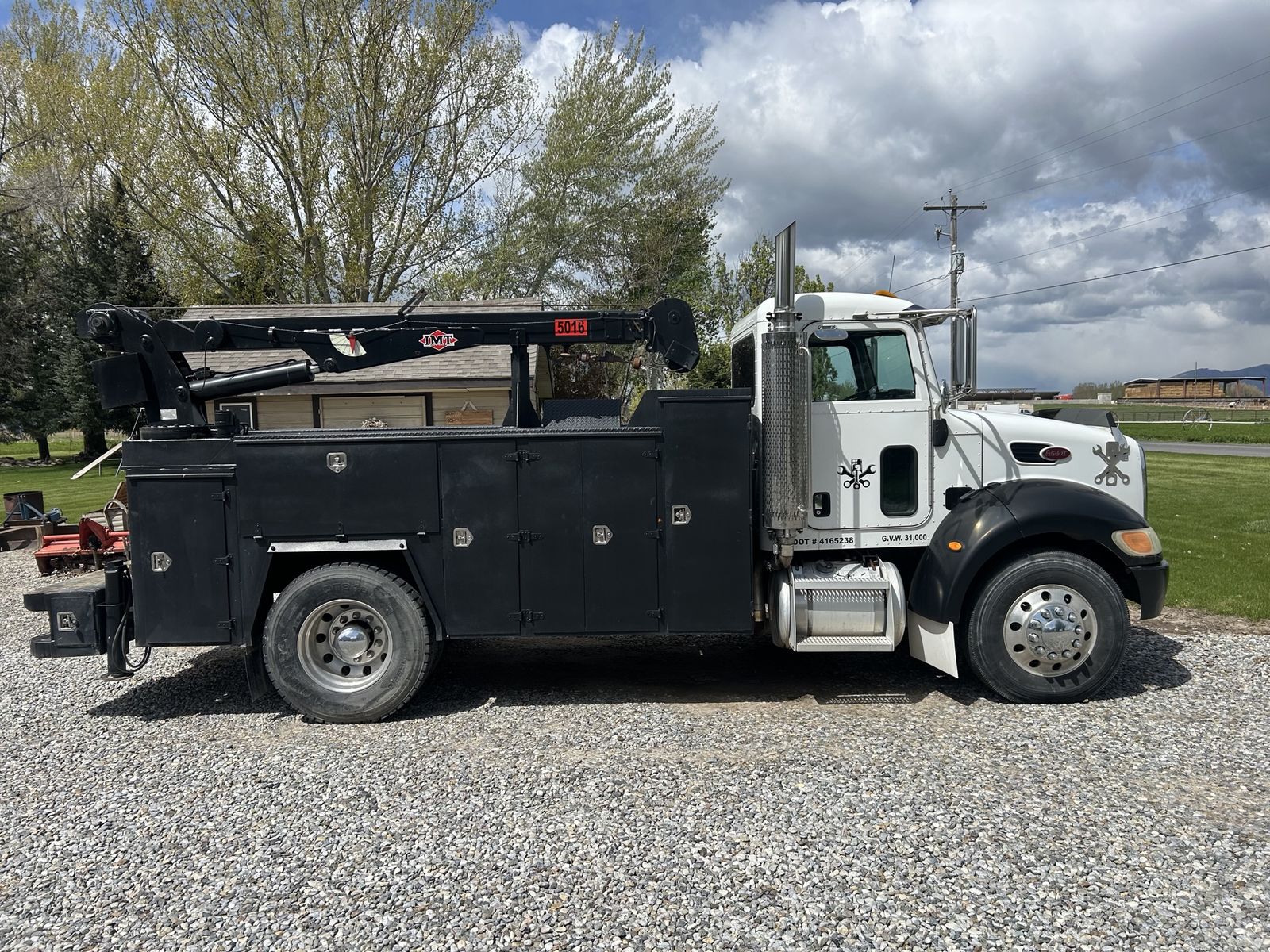 2006 Peterbilt 335 