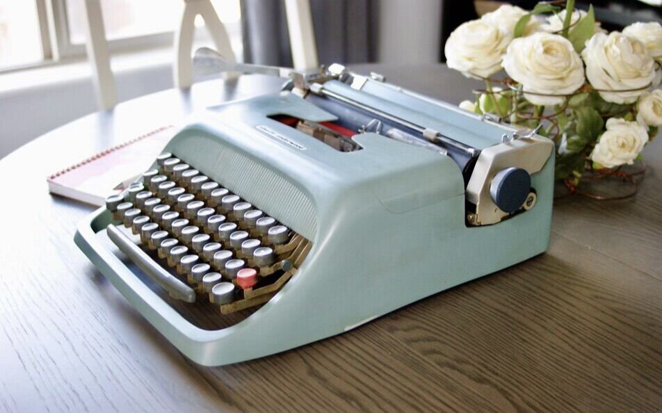 Typewriter - CURSIVE FONT 1952 Olivetti