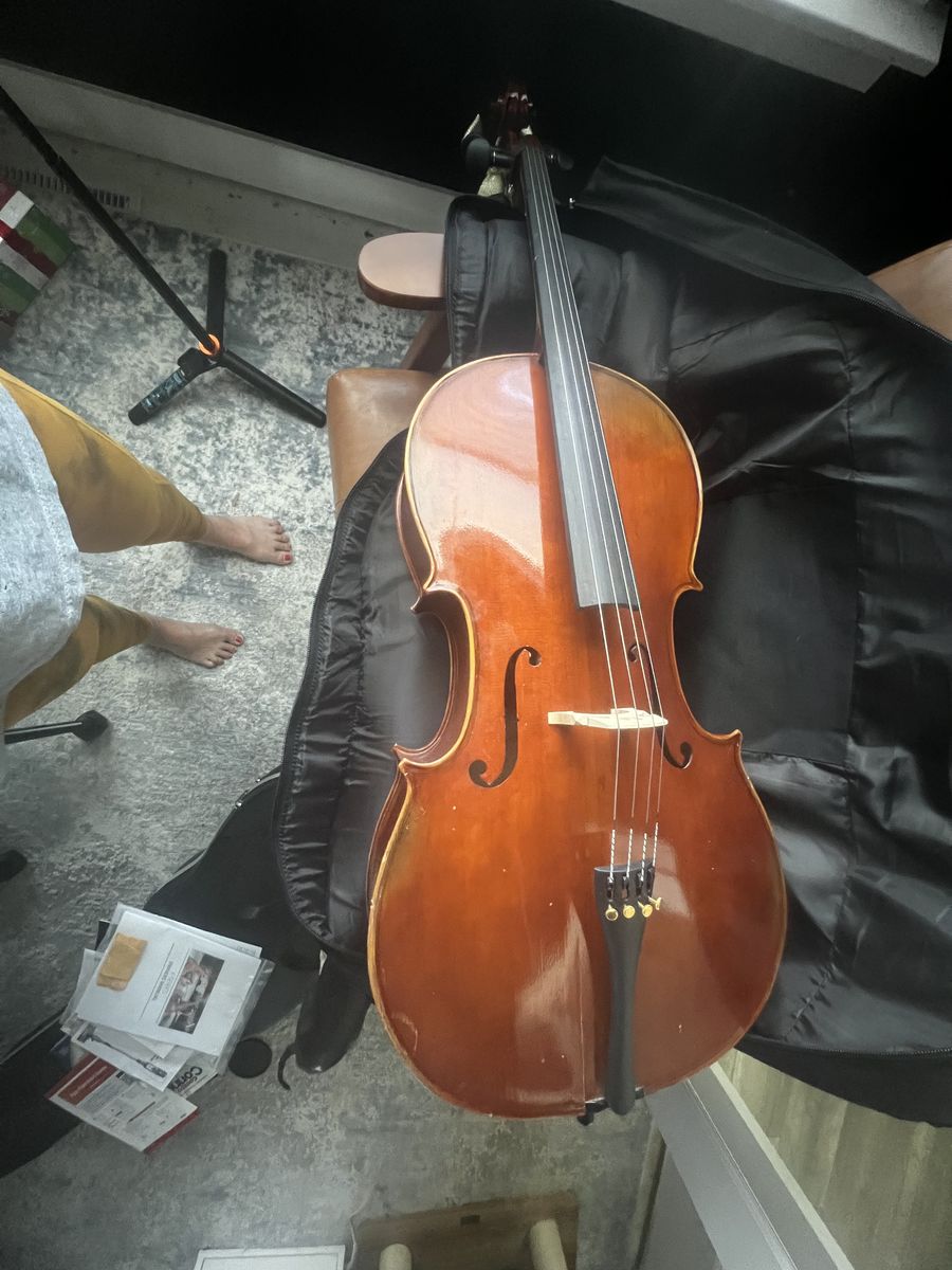 Yang Kai 4/4 Cello with soft case/back pack