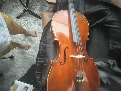 Yang Kai 4/4 Cello with soft case/back pack
