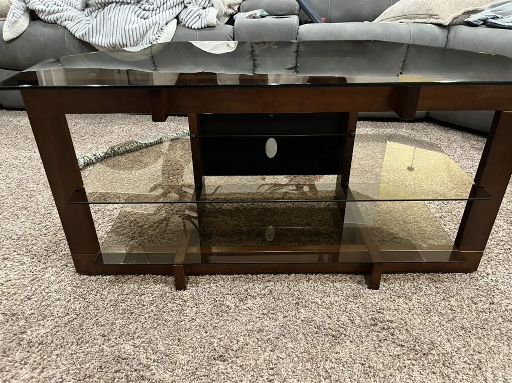Tv/Entertainment Stand MUST SELL