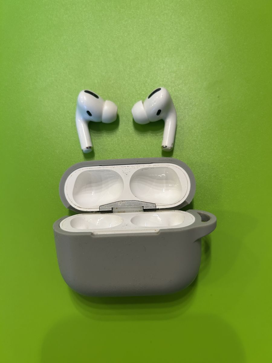 AirPods Pro w/case