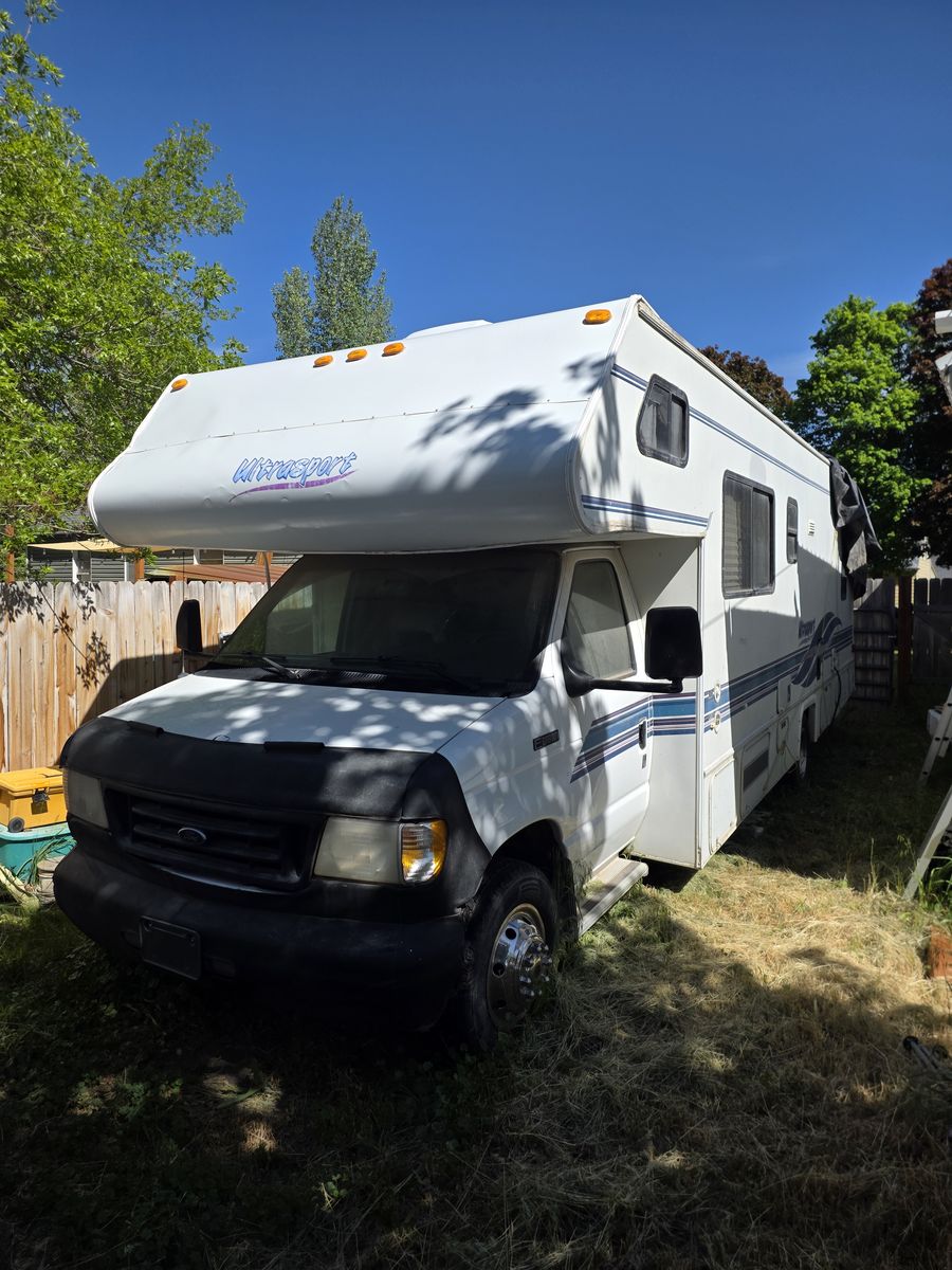 1996 Ford E450 Ultrasport RV, LOW MILEAGE