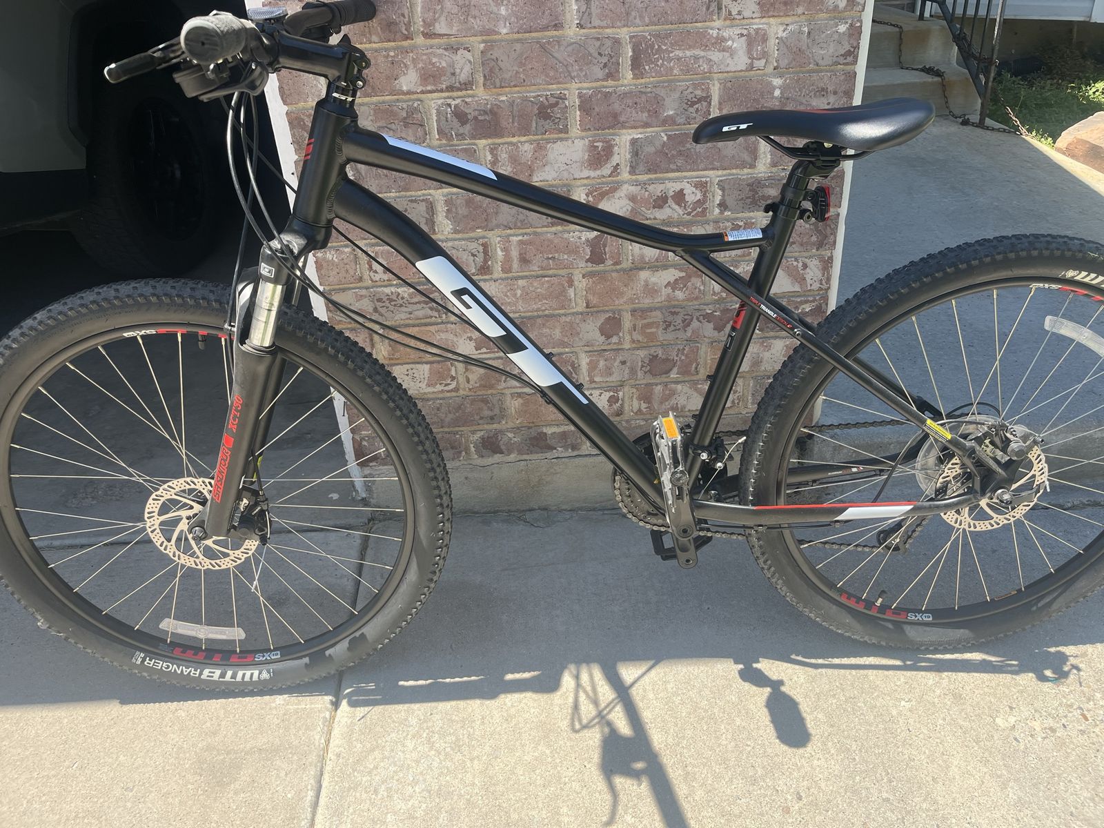 GT Aggressor Mountain Bike - Black/Red, Full Suspension, 29-inch Wheels