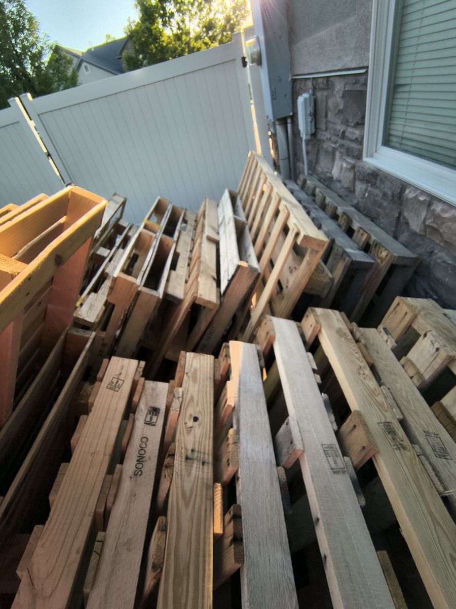 Free pallets come take them