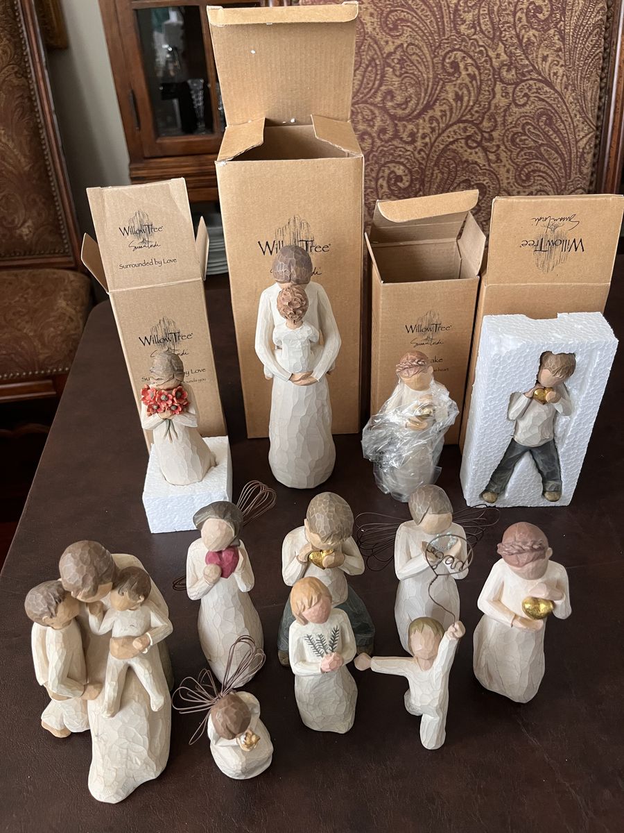 Lot of Willow tree figurines. (12)