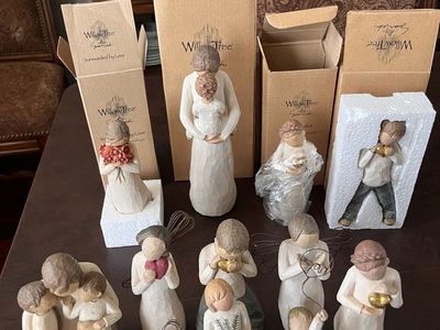 Lot of Willow tree figurines. (12)