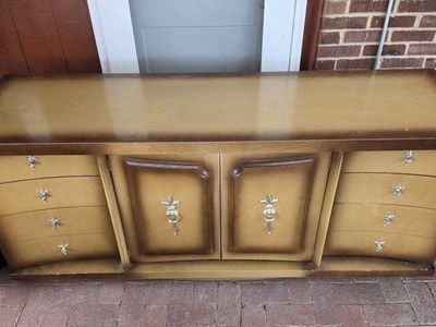 Vintage Mid-Century 9 Drawer Dresser
