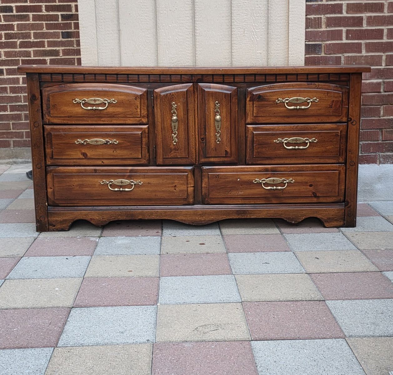 8 Drawer Solid Wood Dresser 