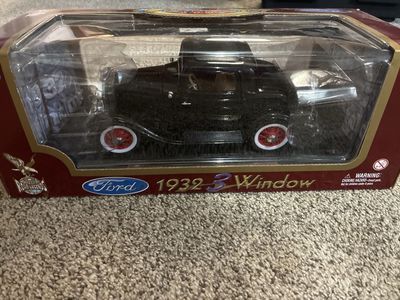 Die cast 1:18 1932 Ford 3 Window model car