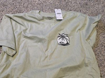 Quiksilver Men's XL Regular Fit Short Sleeve T-Shirt - Green with Palm Tree & Hula Girl Graphic
