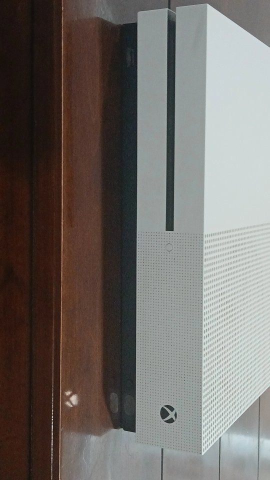 Microsoft Xbox One S White Console comes with a wired remote and two games.