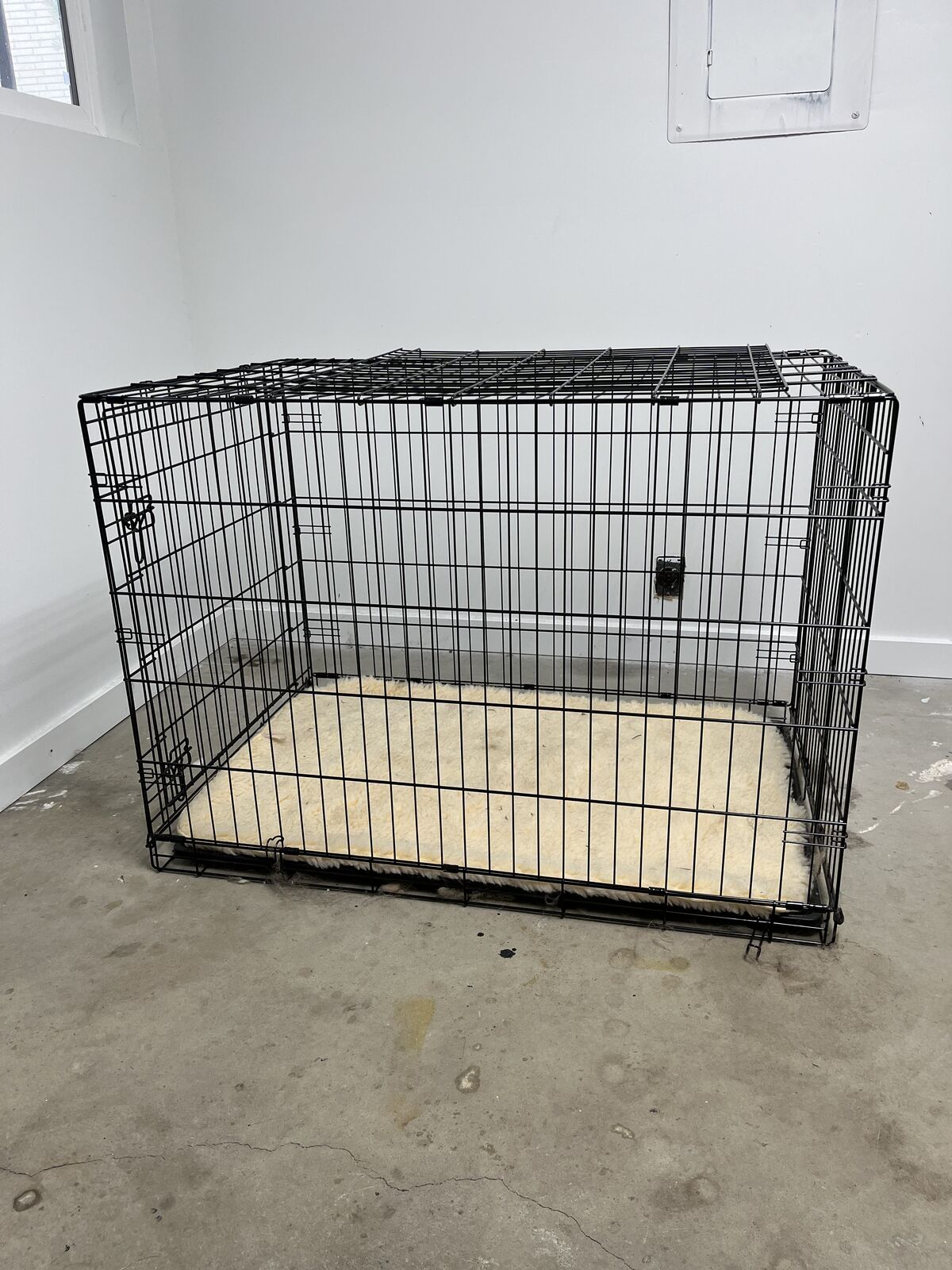 Large Dog Crate with thick sherpa crate bed.