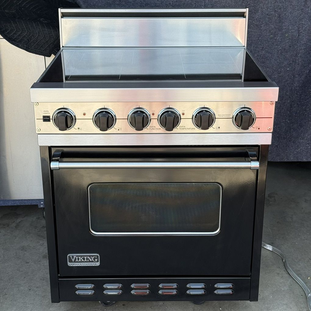 Viking 30” Electric Range - Excellent condition