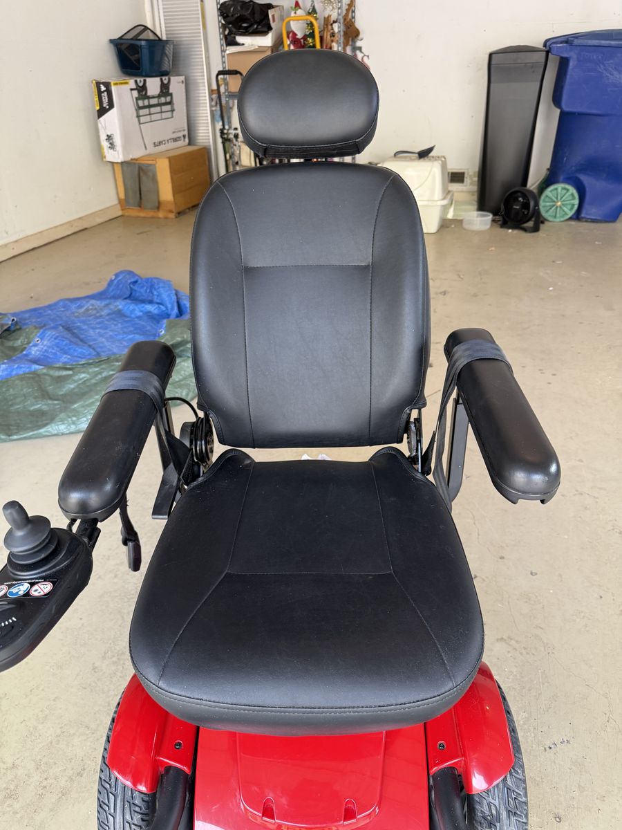 PRIDE JAZZY SELECT 6 POWER WHEELCHAIR — EXCEPTIONAL/LIKE-NEW CONDITION — BRAND-NEW BATTERIES