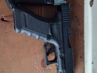 NOT REAL! glock BB AIR GUN