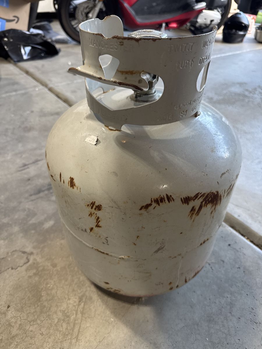 Manchester Propane Tank - 5 Gallon, 20 lb, Steel, BBQ/Grill. About 1 lb propane left in it.