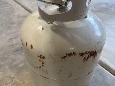 Manchester Propane Tank - 5 Gallon, 20 lb, Steel, BBQ/Grill. About 1 lb propane left in it.