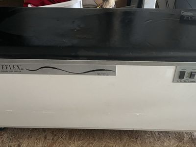 Electric massage table