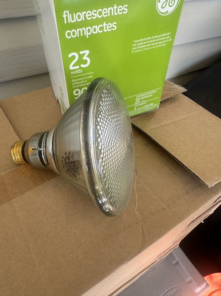 Compact Fluorscent Light Bulbs 19 bulbs New