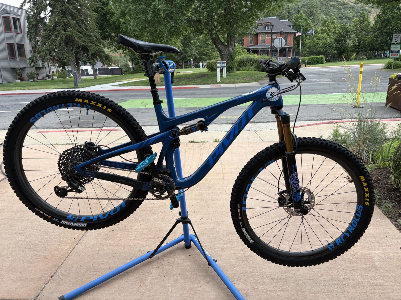 2019 Pivot Trail 429 Carbon 29 Pro X01 Medium Frame