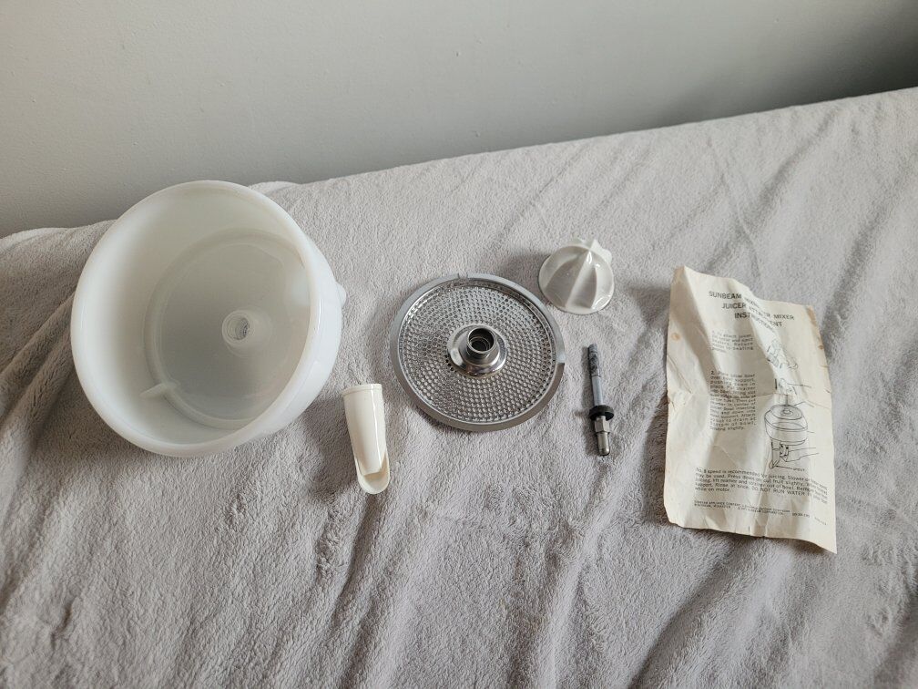 VINTAGE SUNBEAM MIXMASTER JUICE ATTATCHMENT