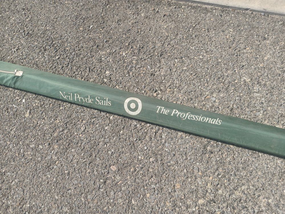 Neil Pryde Sails The Professionals Sail Bag - Green, Long (No Sail Included)