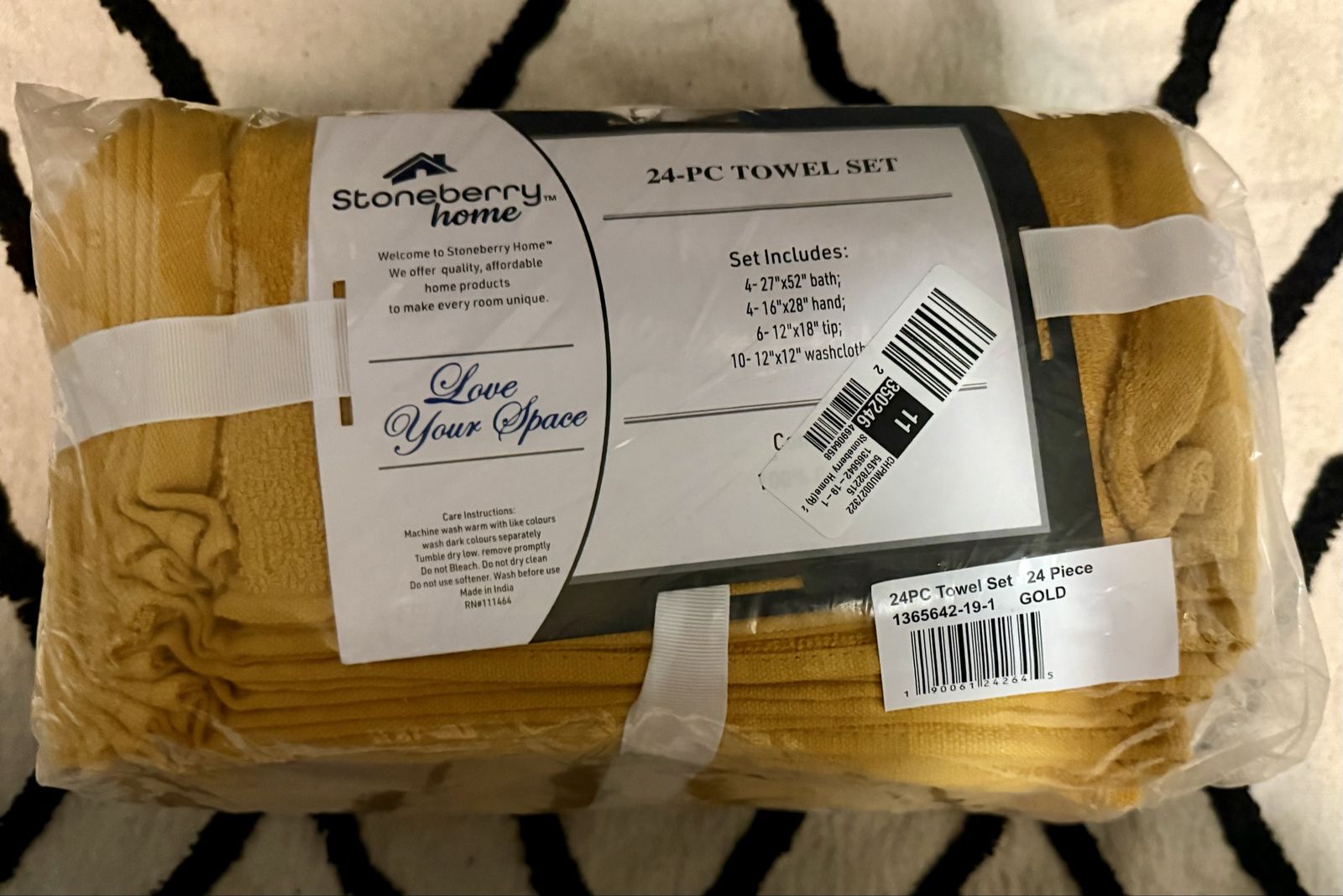 Brand new 24 piece towel set