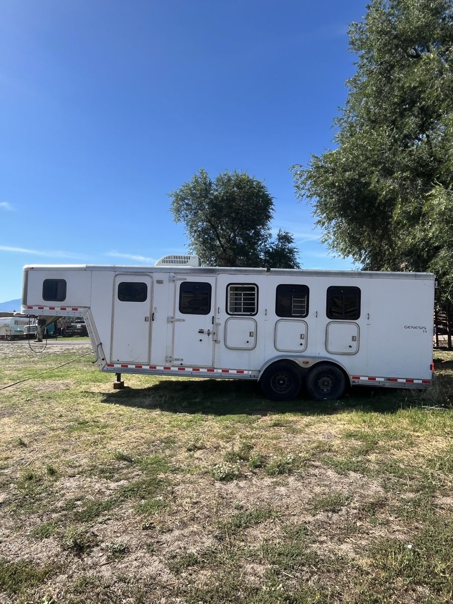 2003 kiefer built 4 horse living qtr 