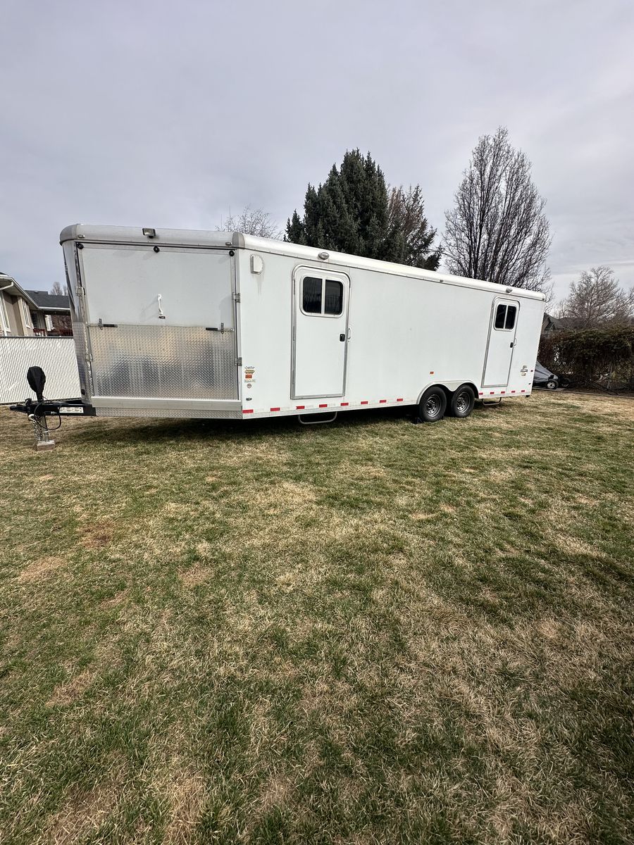 30ft Vnose Enclosed Trailer