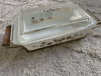 Vintage Pyrex Golden Pine Casserole Dish 1961