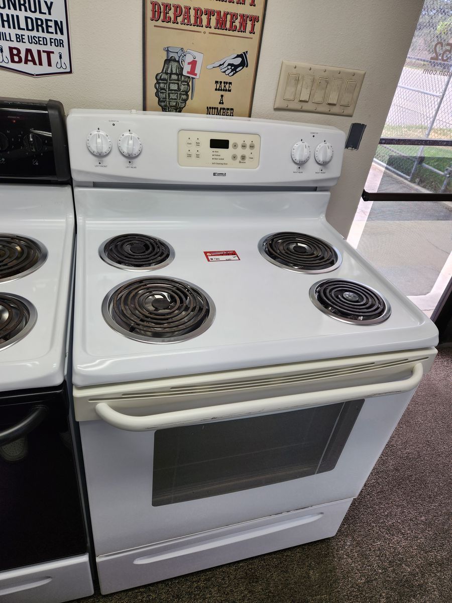 NICE KENMORE COIL TOP RANGE! WITH A FULL WARRANTY