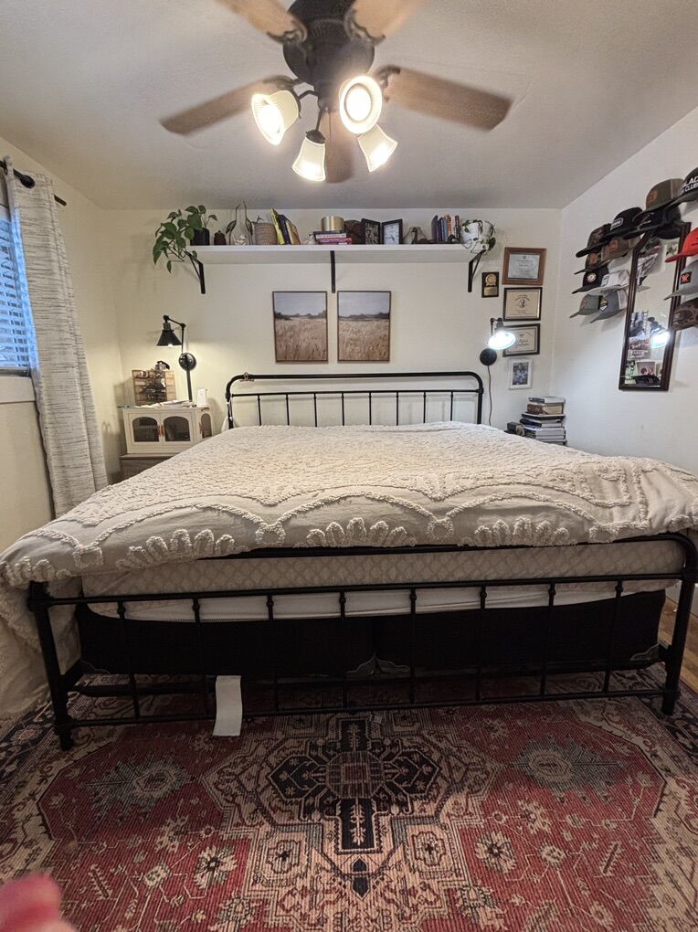 King Serta icomfort HYbrid With Frame