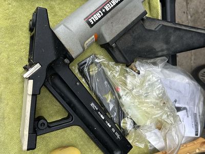 PORTER-CABLE Pneumatic Flooring Cleat Nailer & Senco RW21BPE Cleats - UsedGood