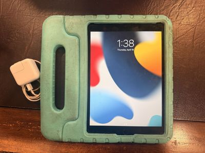 iPad Air 2 128GB Space Gray w Case & Charger