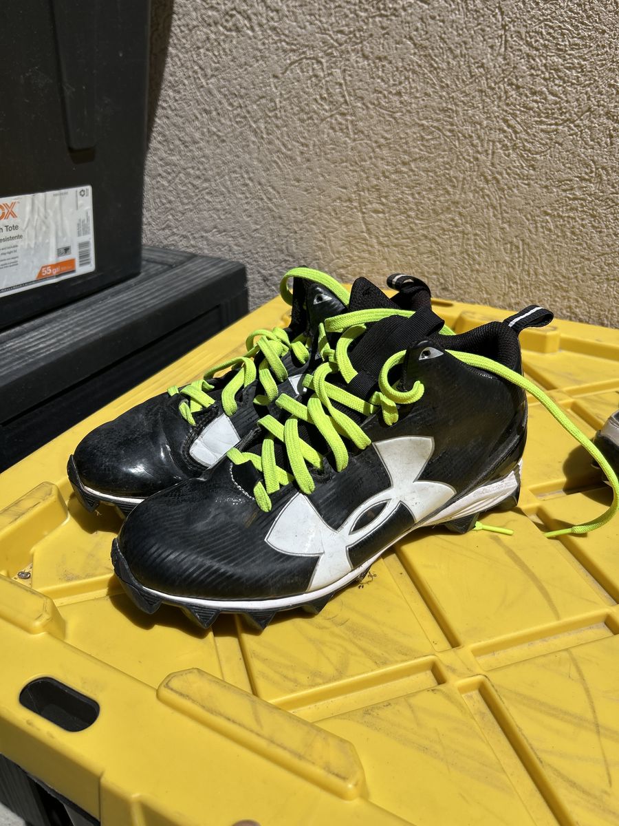 Baseball cleats