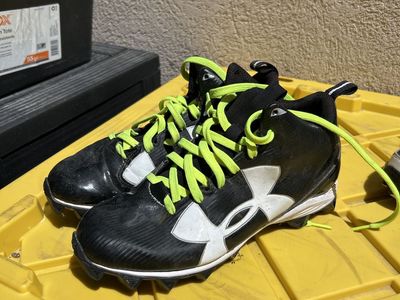 Baseball cleats