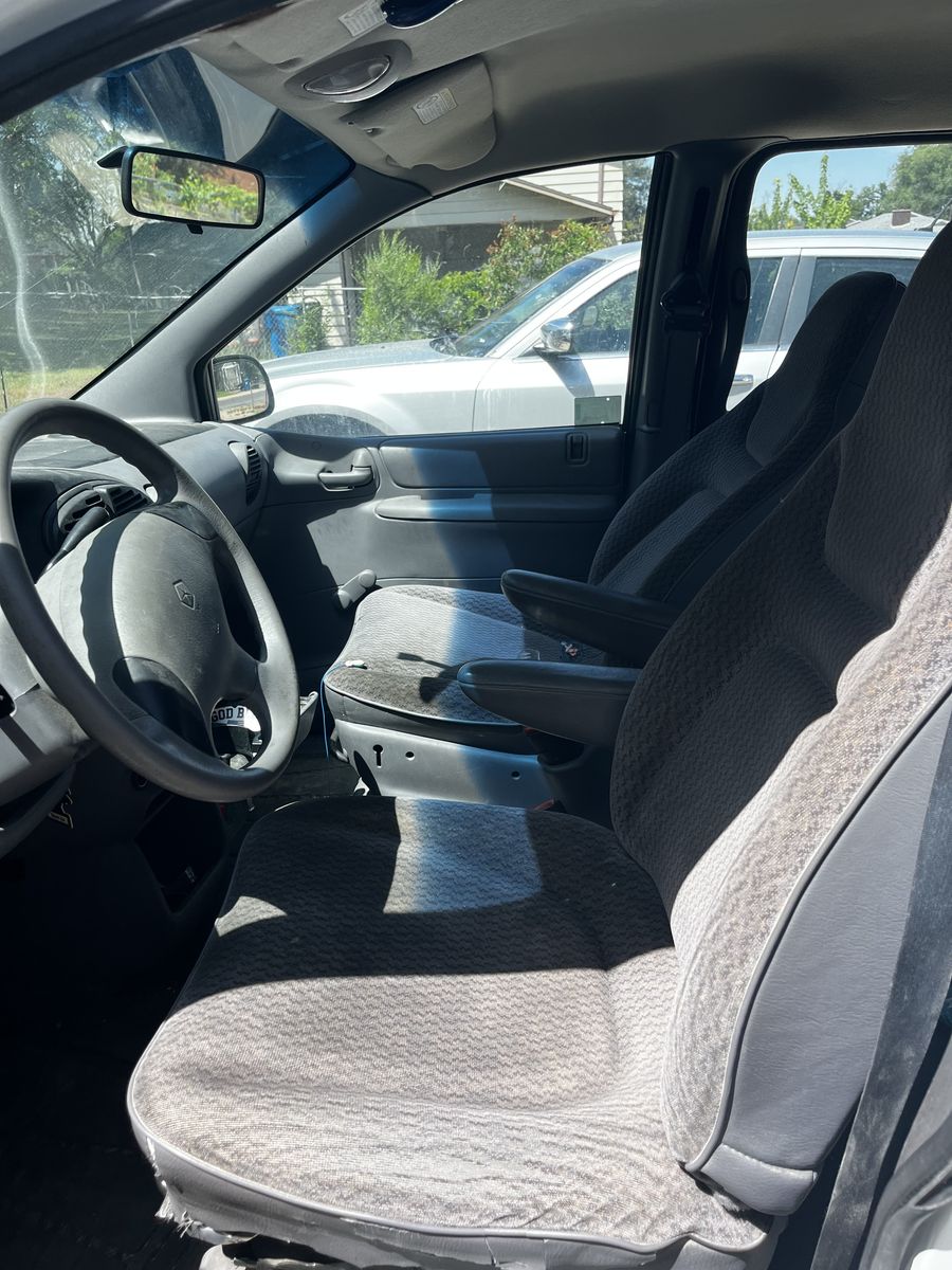 1999 Dodge Grand Caravan Base